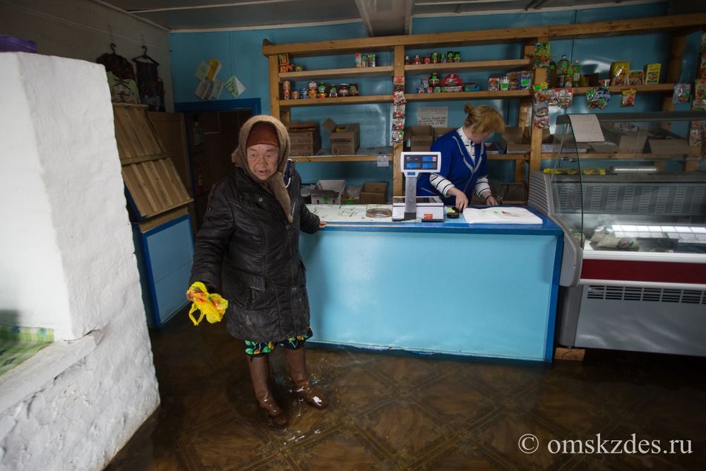 Затопленный магазин в селе Эбаргуль Усть-Ишимского района