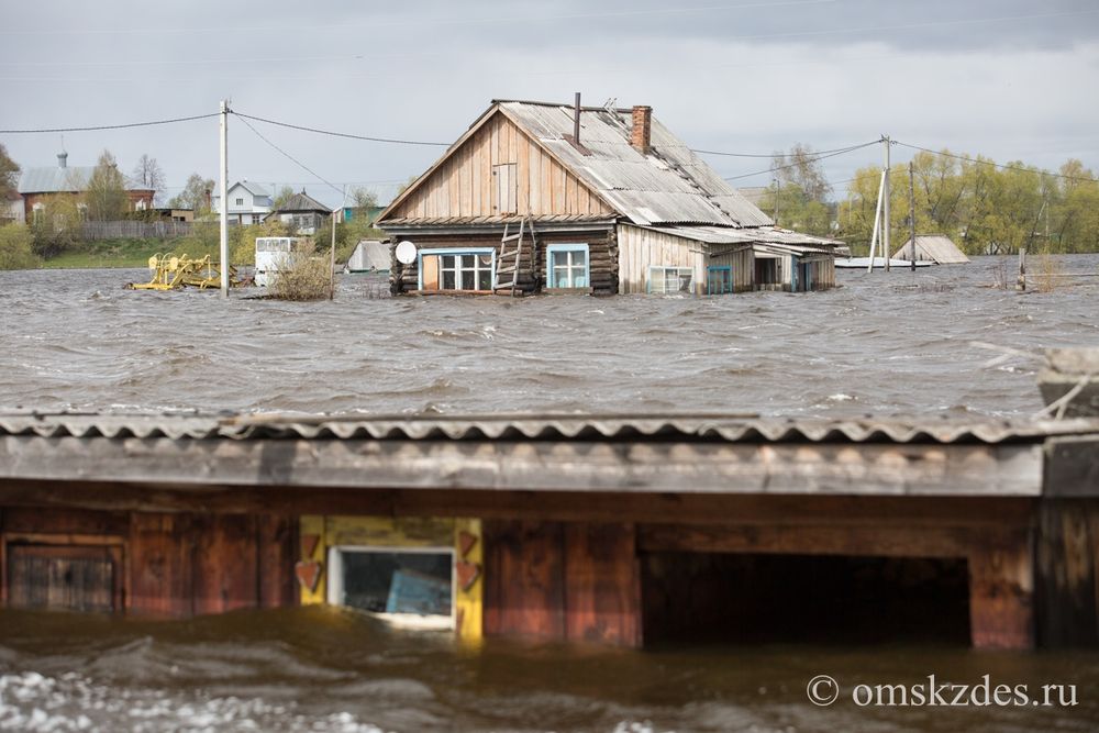 Усть-Ишим. Затопленные дома и приусадебные хозяйства на улице Жукова