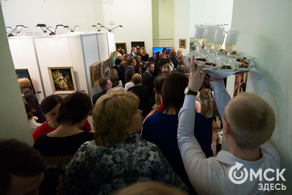 В музее имени Врубеля открылась выставка Никаса Сафронова "Избранное", которая включает более ста работ мастера. Фото: Илья Петров. Подробности: http://omskzdes.ru/culture/45923.html