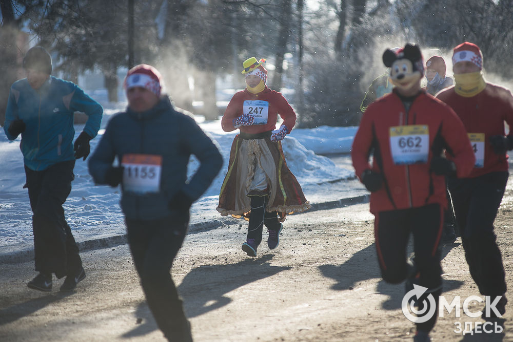 В Омске завершился 27 Рождественский полумарафон. Ни мороз, ни трасса не испугали настоящих сибиряков. Участие в самом холодном забеге мира приняли даже гости из самых жарких стран. Фото Илья Петров.