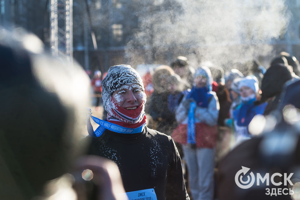 В Омске завершился 27 Рождественский полумарафон. Ни мороз, ни трасса не испугали настоящих сибиряков. Участие в самом холодном забеге мира приняли даже гости из самых жарких стран. Фото Илья Петров.