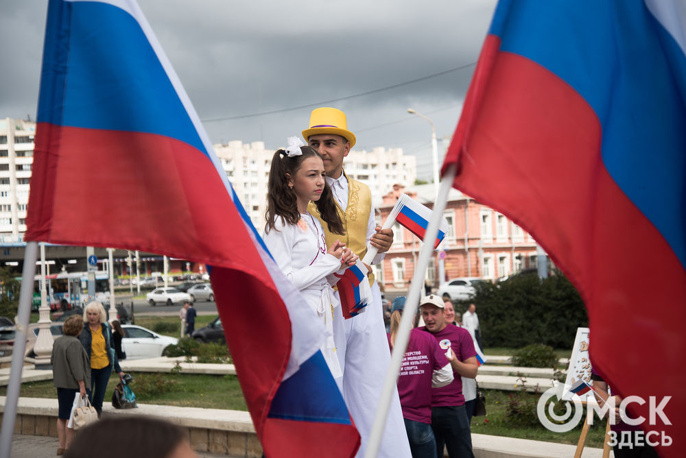 В Омске отметили День Государственного флага Российской Федерации. Фото: Илья Петров