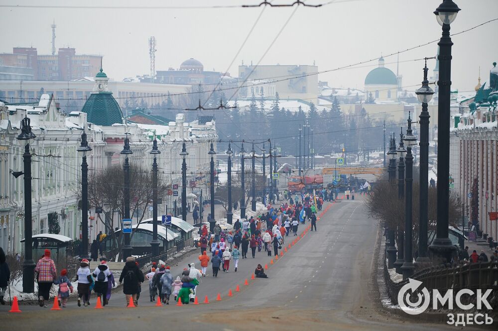 В 35-й раз в Омске состоялся зимний забег, приуроченный к празднованию Рождества. Подробности и победители здесь . Фото: Илья Петров