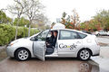 Беспилотный автомобиль Google впервые попал в аварию