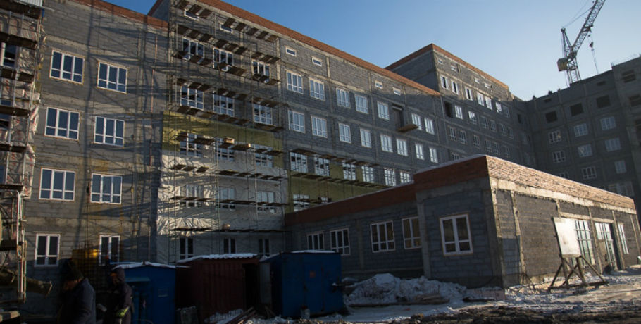 Питерские строители "юбилейной" поликлиники оставили омских субподрядчиков без денег