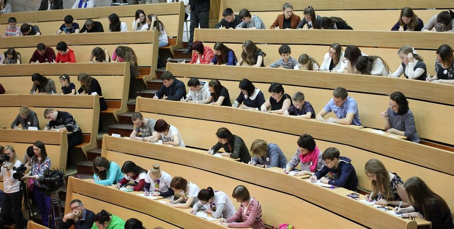 Омские студенты довольны зарплатой в 18 тысяч рублей