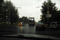 В Омске на проспекте Мира в дождь укладывали асфальт