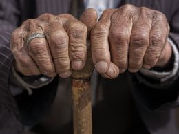 Старики и разбойники. Постояльцы дома престарелых в Большекулачье жалуются на издевательства со стороны персонала