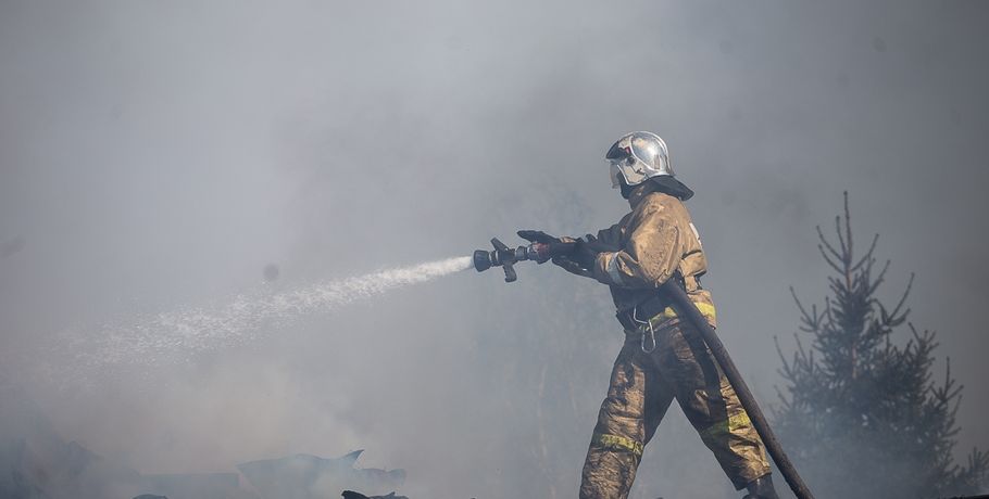 В Омске 28 пожарных тушили частный дом