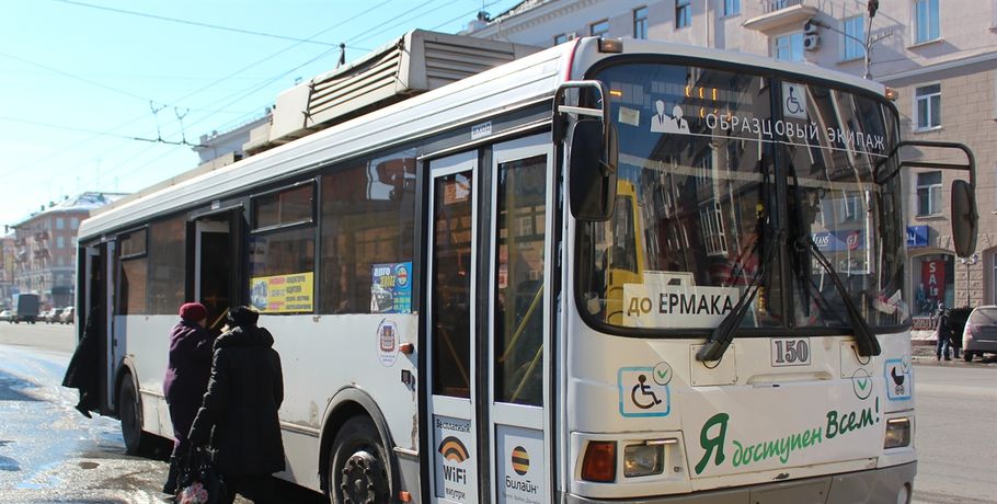 Стало известно расписание омских автобусов в новогоднюю ночь