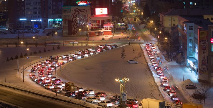Улица Конева в Омске бьёт рекорды по количеству дорожных пробок