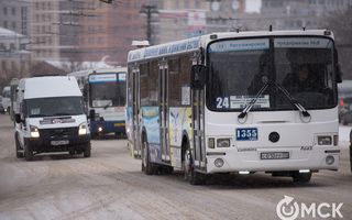 Два автобусных маршрута в Омске меняют схему движения
