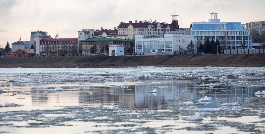 Омские спасатели назвали самые опасные участки на льду Иртыша