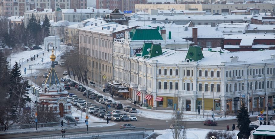 В Омске на обновлённой улице Ленина людей засыпало снегом