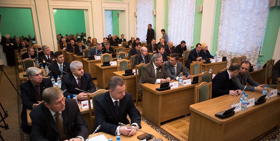Городской бюджет потерял 414 тысяч рублей из-за помощников омских депутатов, отдыхавших за границей