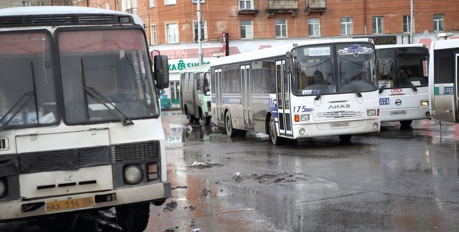 В Омске в Родительский день автобусы выйдут на специальные маршруты