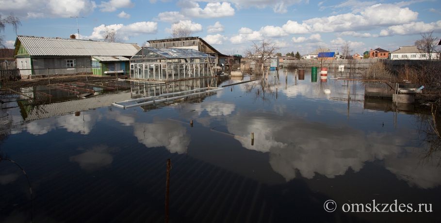 Талые воды начали топить пять районов Омской области