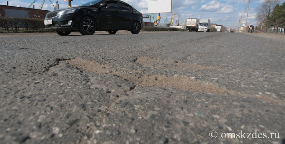 Эксперты назвали причины разрушения омских дорог