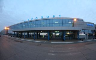 Кассир Омского аэропорта брала с пассажиров лишние деньги за билеты