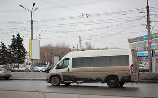 В Омске 6-летняя девочка упала в маршрутке и ударилась головой