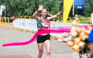 Омичка Марина Ковалёва в третий раз выиграла "Цветочный забег"
