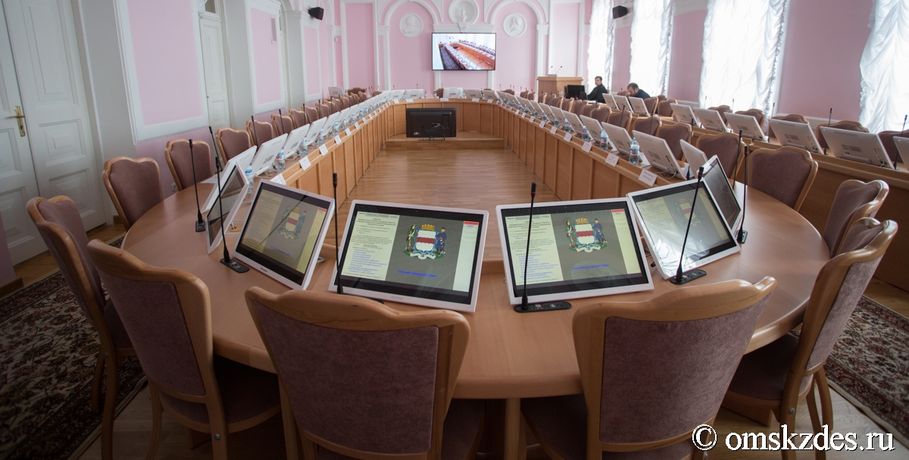 Омские депутаты одобрили уход вице-спикера Мамонтова