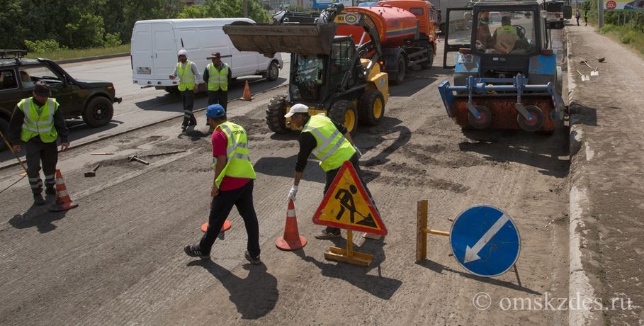 В Омске проводят масштабный ремонт дорог в частном секторе