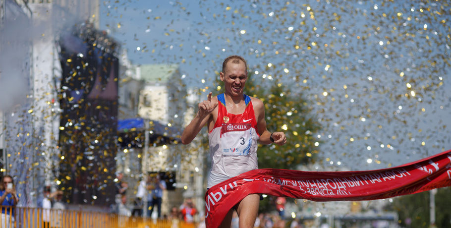 Андрей Лейман и Ирина Юманова стали победителями 28-го Сибирского международного марафона