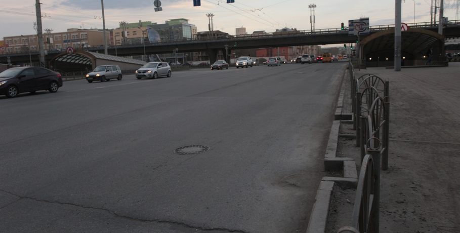 В Омске на улице 7-й Северной установят дорожные ограждения