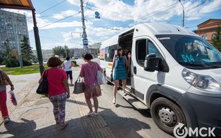 В Омске при резком торможении маршрутки пострадал ребёнок