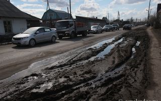 Последователи "дорожной феи" Омска продолжают ремонтировать дороги