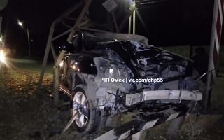 В Омске пьяные автомеханики угнали Lexus и разбили его об опору ЛЭП