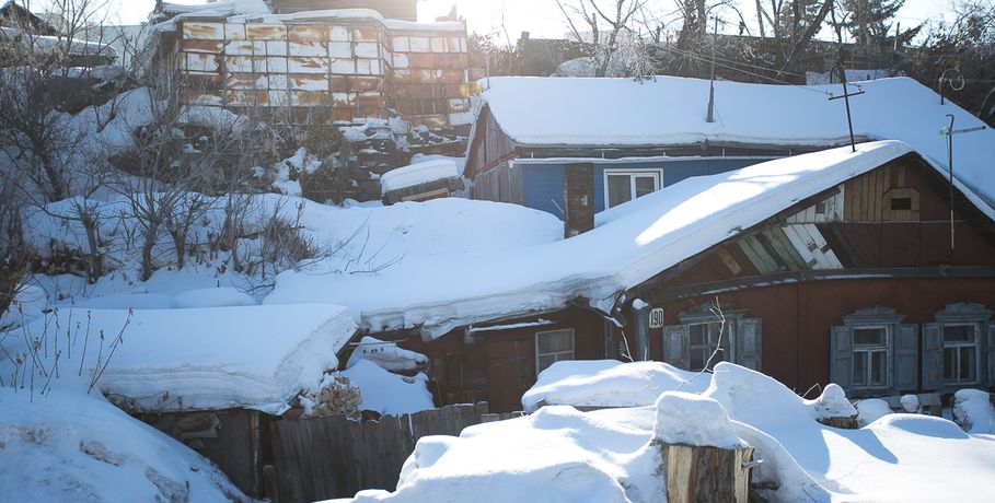 В Омске люди в холода продолжают жить на дачах