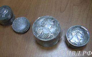 Омский пенсионер отдал 234 тысячи рублей за поддельные антикварные монеты