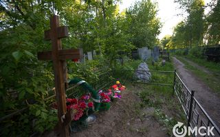 В Омске с могилы "советского мэра" Юрия Глебова украли бюст