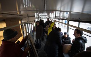 Оплатить проезд в омских автобусах банковскими картами можно будет в 2018 году