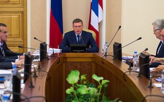 Бурков устроил разнос министру за 20 тысяч омичей, оставшихся без транспорта