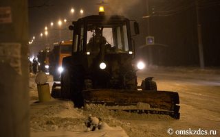 Ночью во время снегопада на омские улицы вышли 330 спецмашин