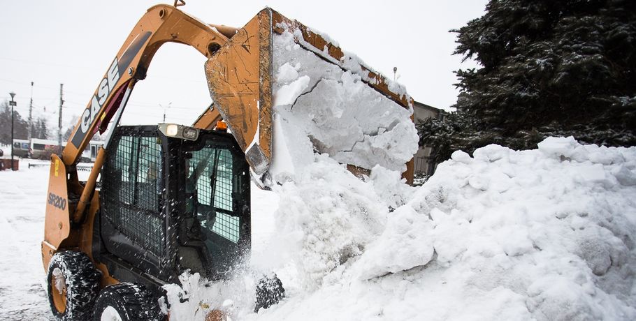 Омские дорожники побили рекорд по уборке снега