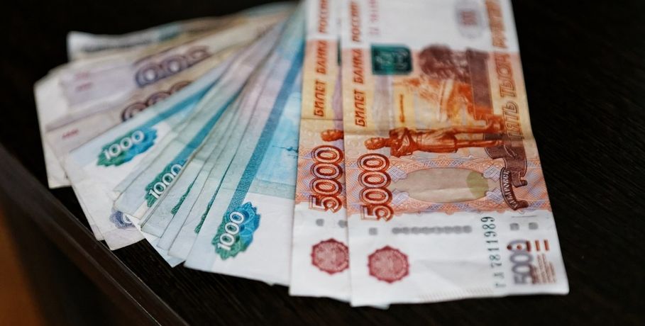 Средняя зарплата в Омской области почти достигла 30 тысяч рублей