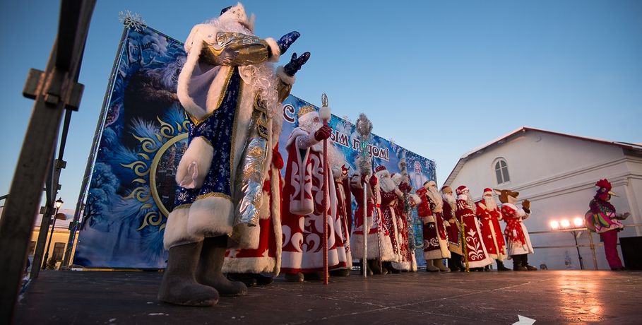 Парад Дедов Морозов открыл новогодние праздники