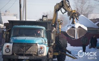 Последствия снегопада в Омске дорожники ликвидировали в усиленном режиме