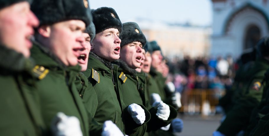 Омские военные споют перед Бурковым