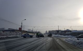 В центре Омска перекрыли несколько дорог из-за коммунальной аварии