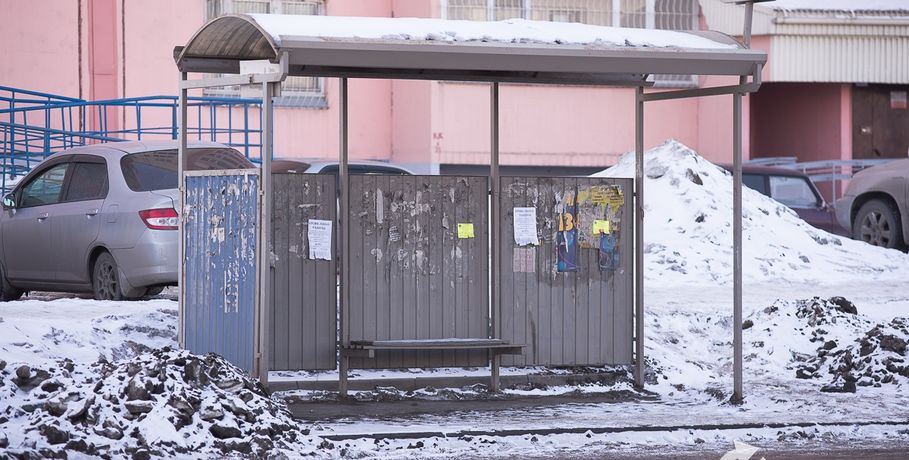В Омске на остановке "18-я Северная" может обрушиться крыша