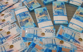 Работница омской почты записывала свои покупки на пенсионеров
