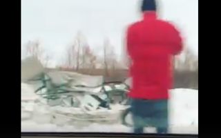 Из-за гололеда на Красноярском тракте разбился автомобиль