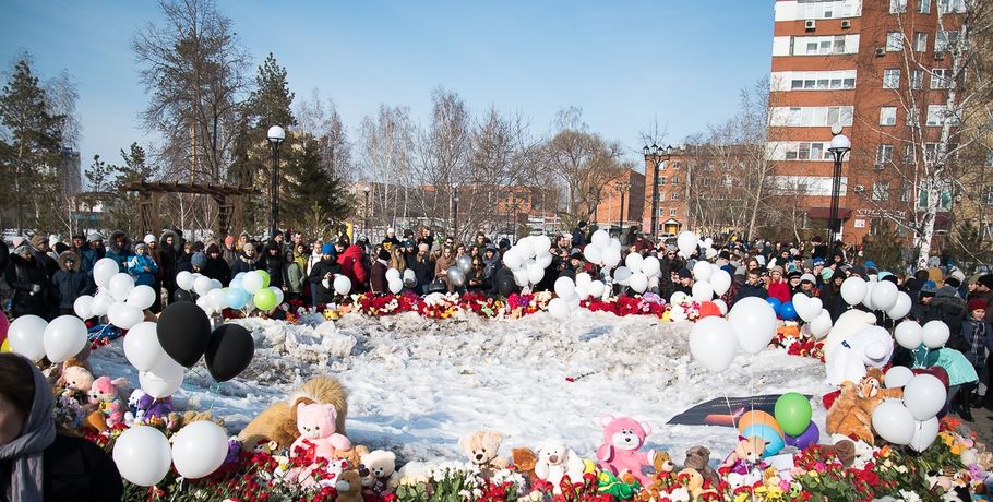 В омской мэрии сообщили, когда уберут мемориал в память о жертвах пожара в Кемерове
