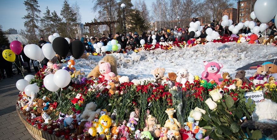 Игрушки с омского мемориала погибшим в Кемерове раздадут нуждающимся