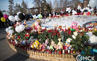 Игрушки с омского мемориала погибшим в Кемерове раздадут нуждающимся